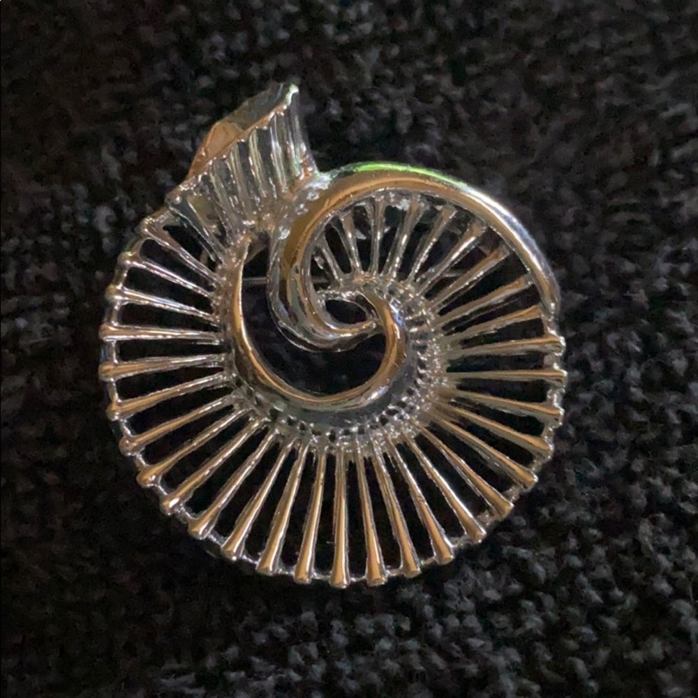 Silver Metal Vintage Seashell Pin by Gerry’s